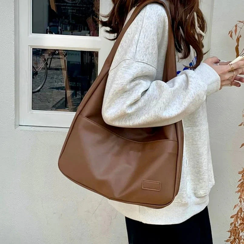 Sakari Elegant Handbag - Image 6