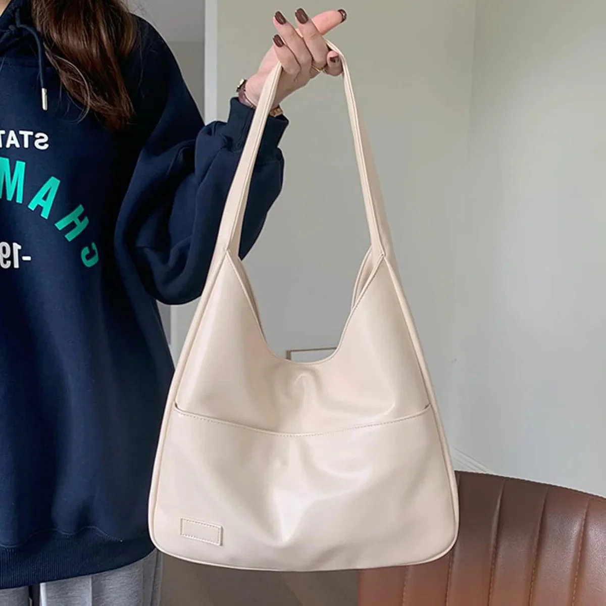 Sakari Elegant Handbag - Image 8