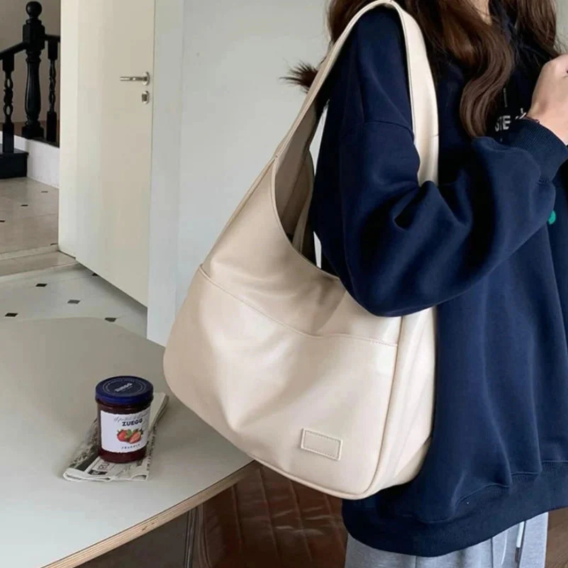 Sakari Elegant Handbag - Image 9