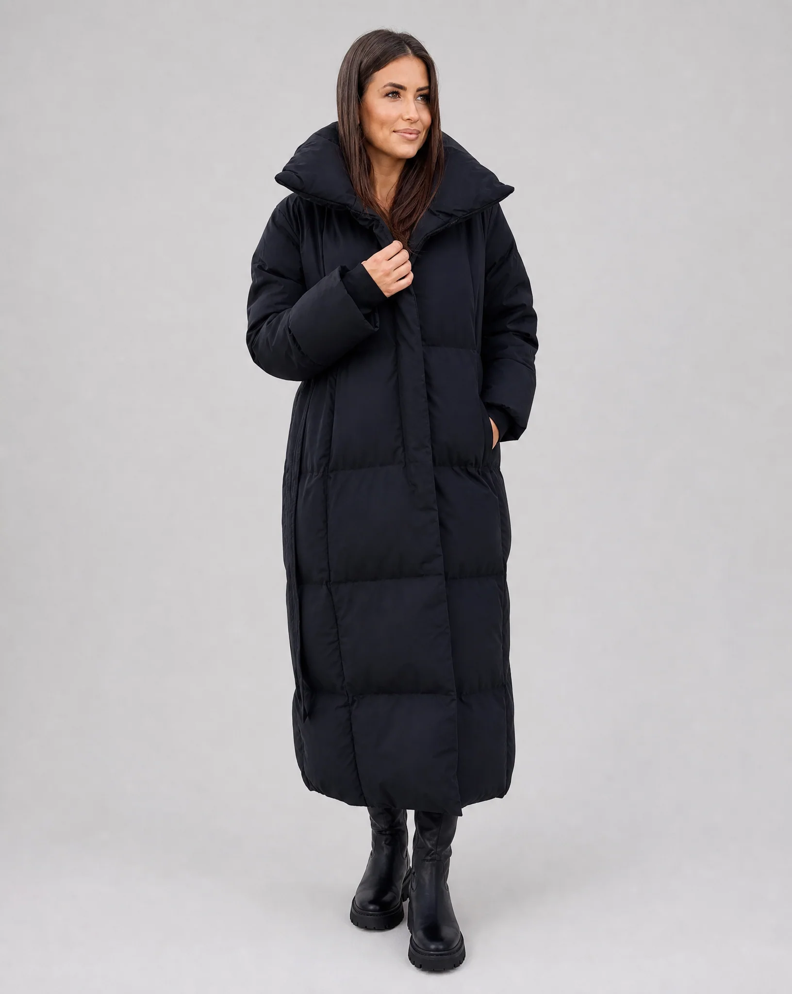Comfortable long winter puffer jacket for women