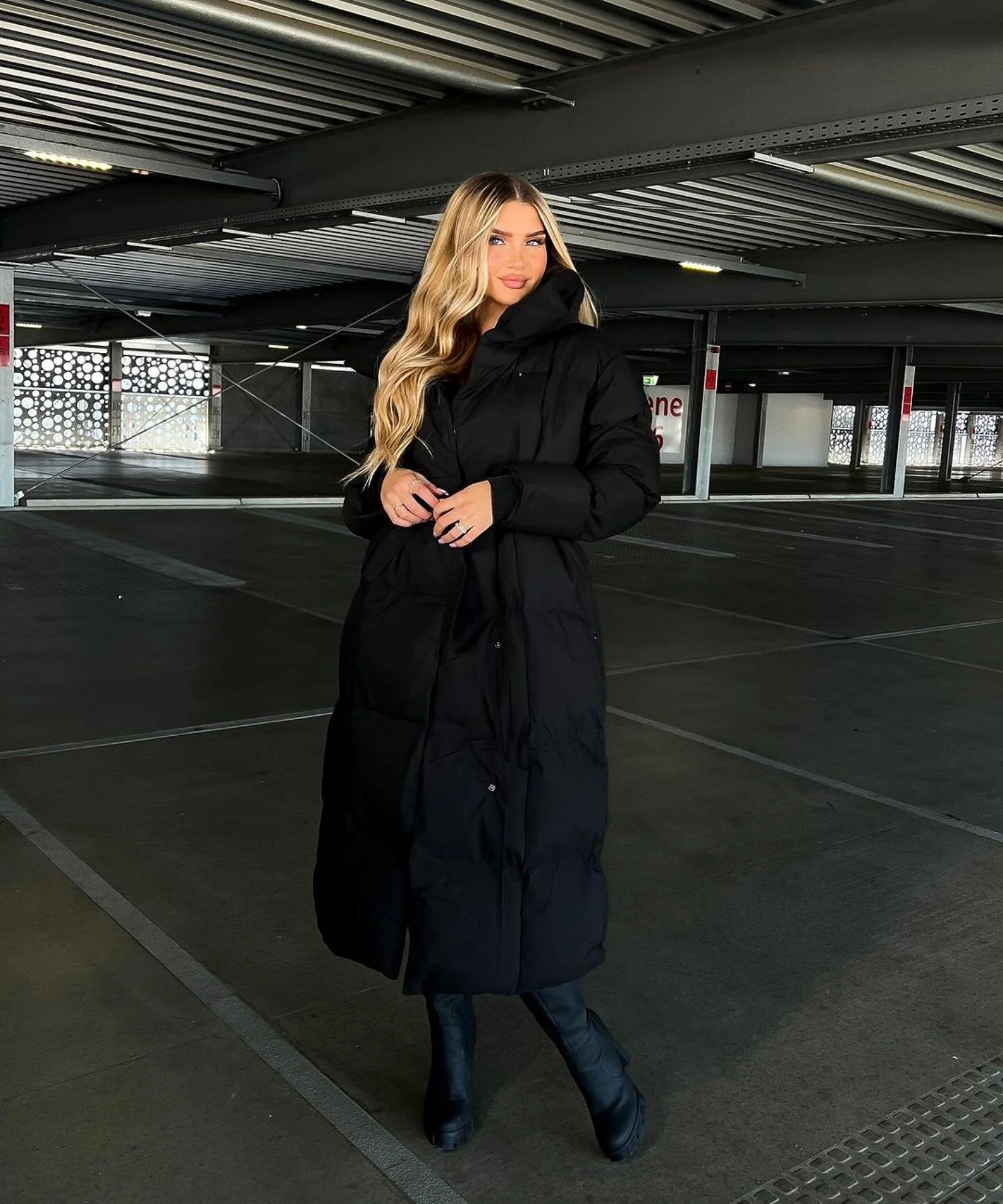 Comfortable long winter puffer jacket for women - Image 6