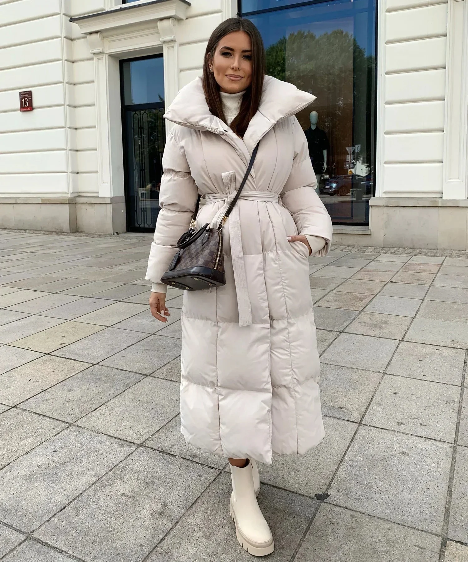 Comfortable long winter puffer jacket for women - Image 7