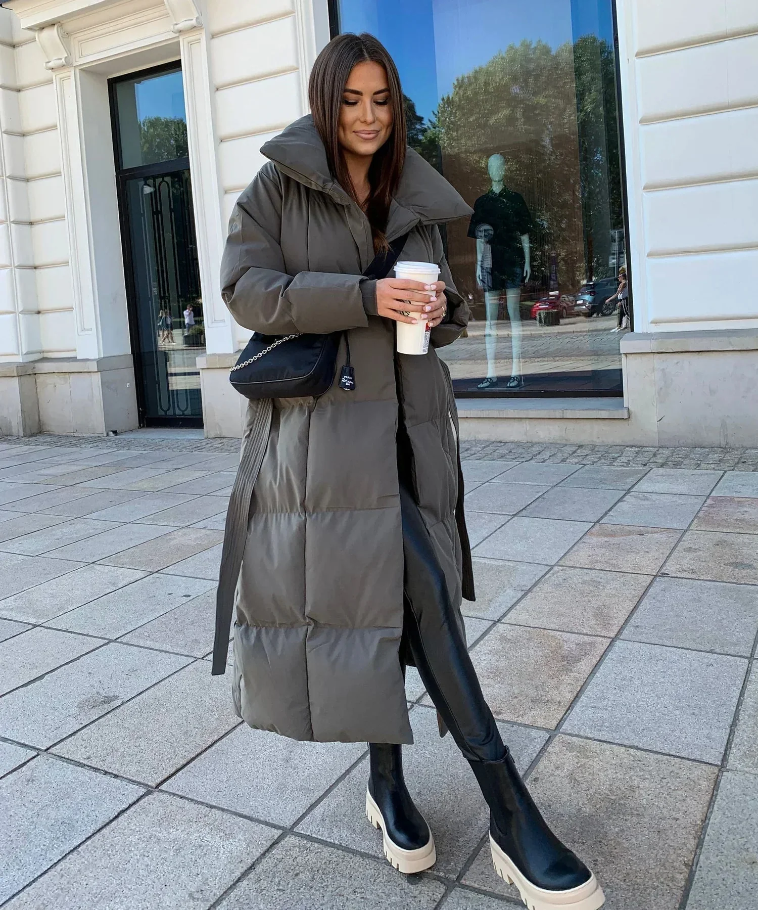 Comfortable long winter puffer jacket for women - Image 9