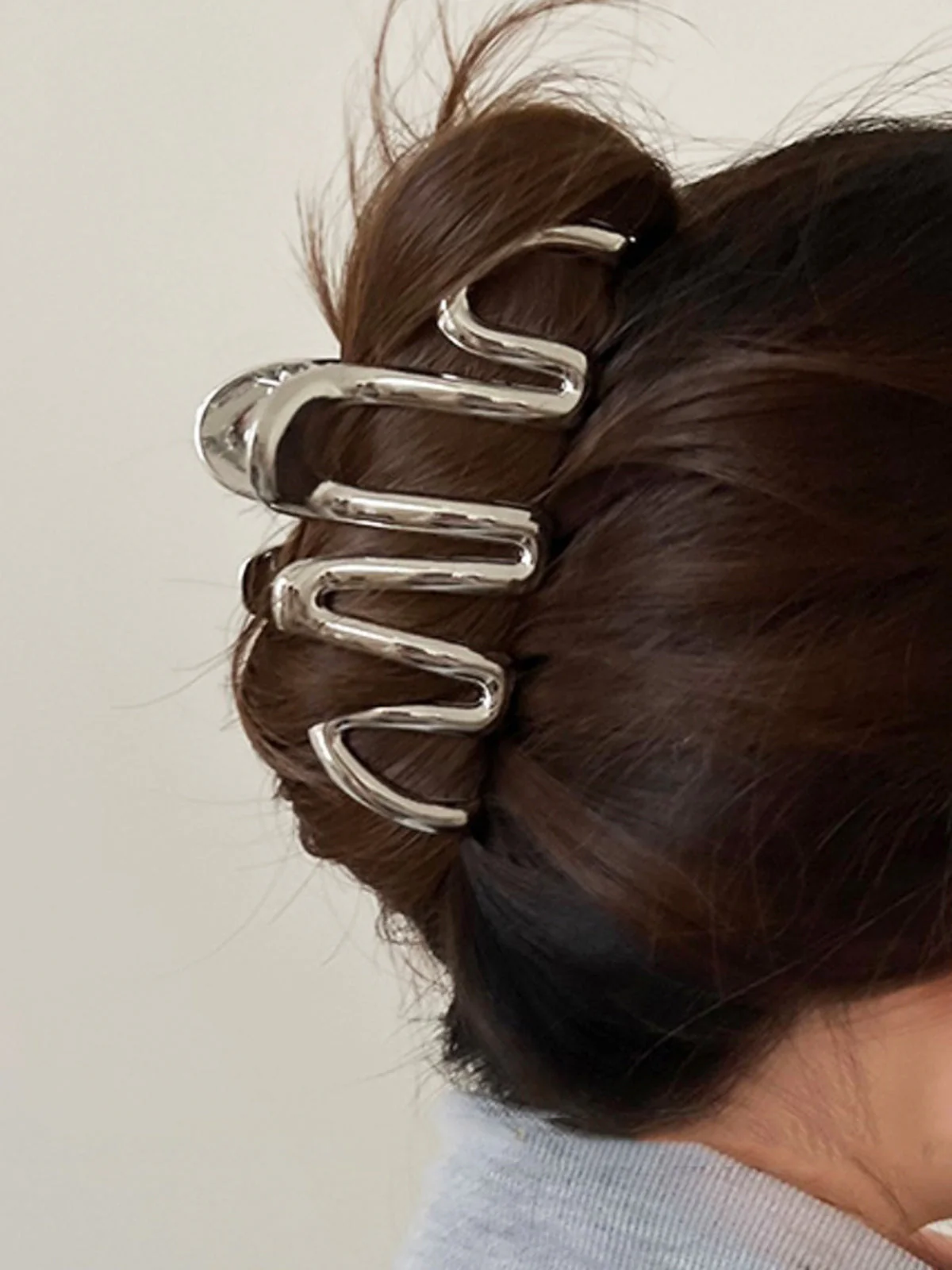 Essential Hair Claw - Image 3