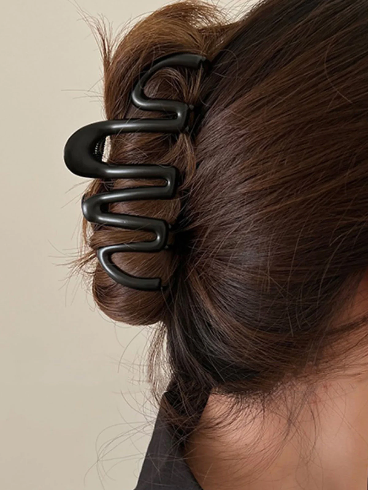 Essential Hair Claw - Image 4