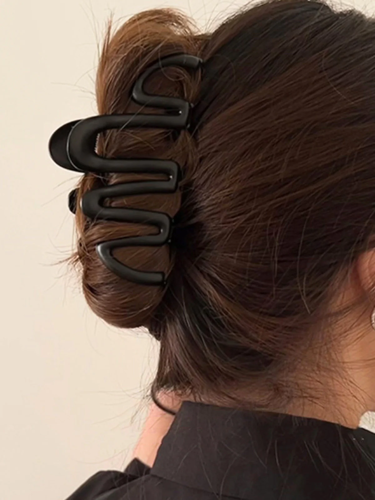 Essential Hair Claw - Image 6