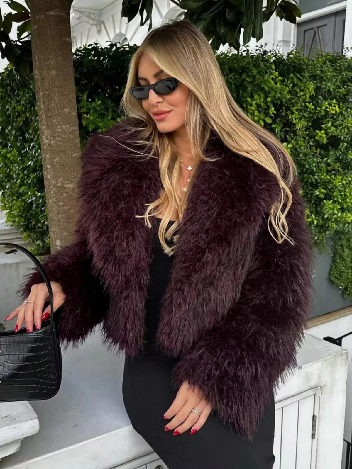 Women's Cropped Faux Fur Coat - Image 4