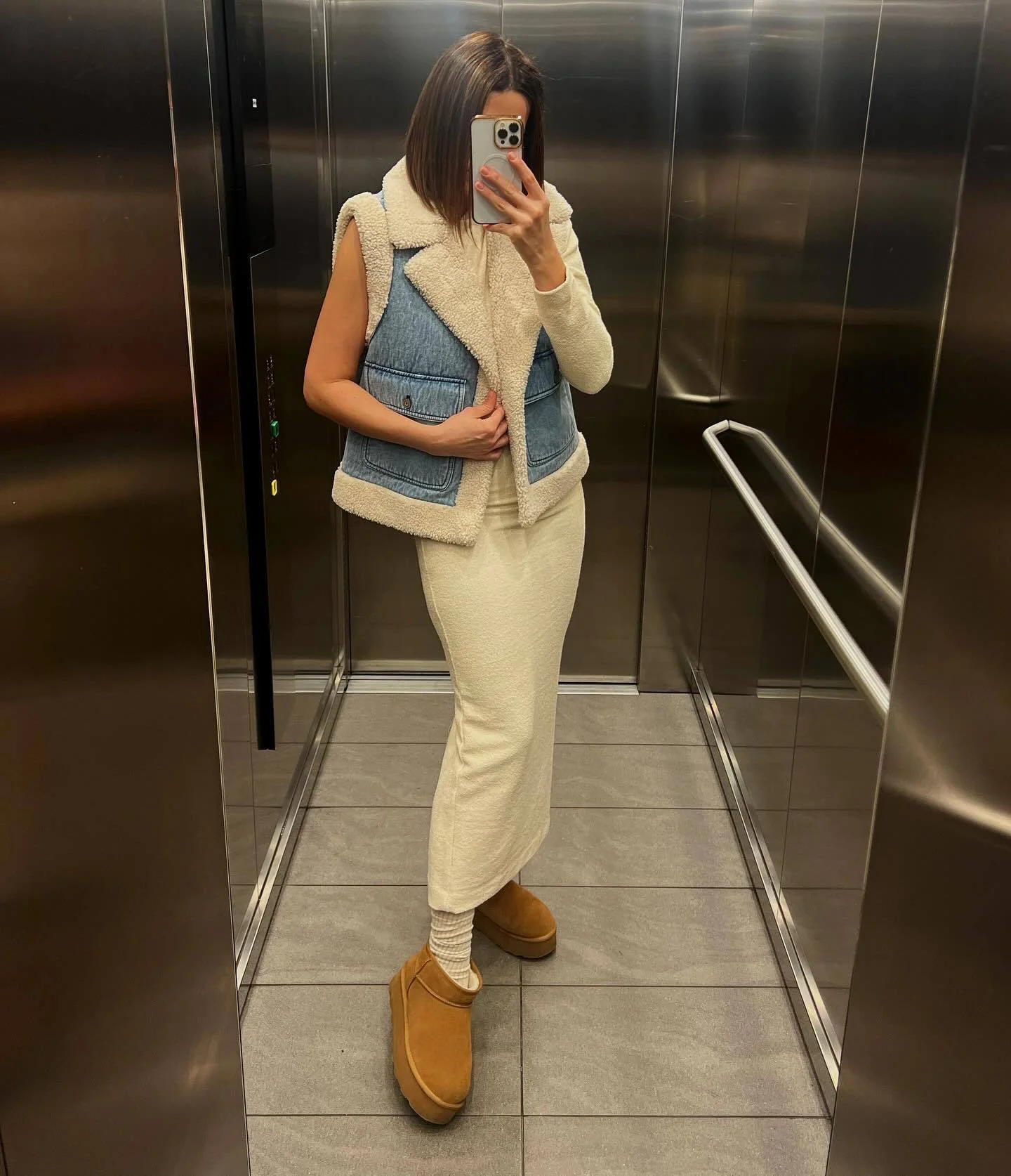 Women's Vintage Shearling Denim Vest - Image 5