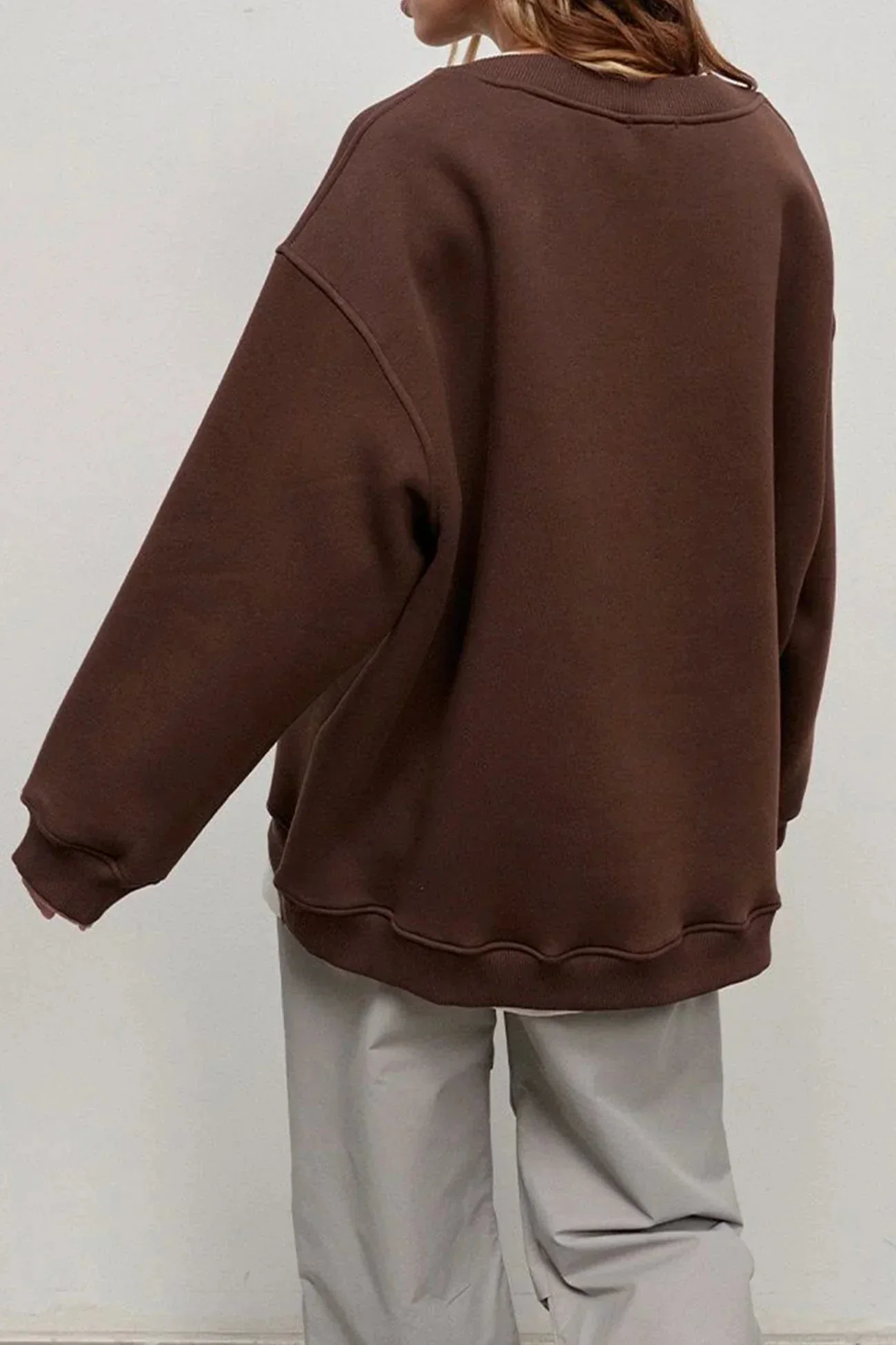 Women's Oversized sweatshirt with round neck - Image 11