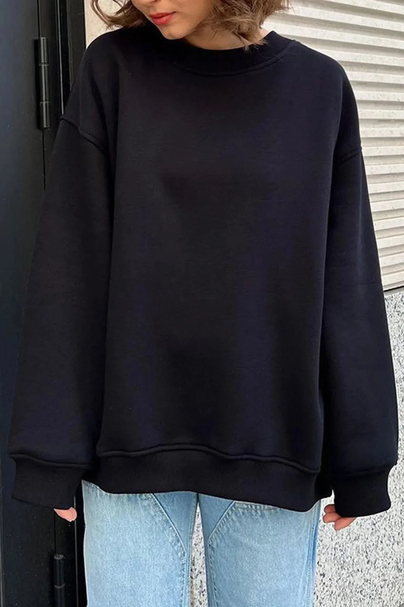 Women's Oversized sweatshirt with round neck - Image 4