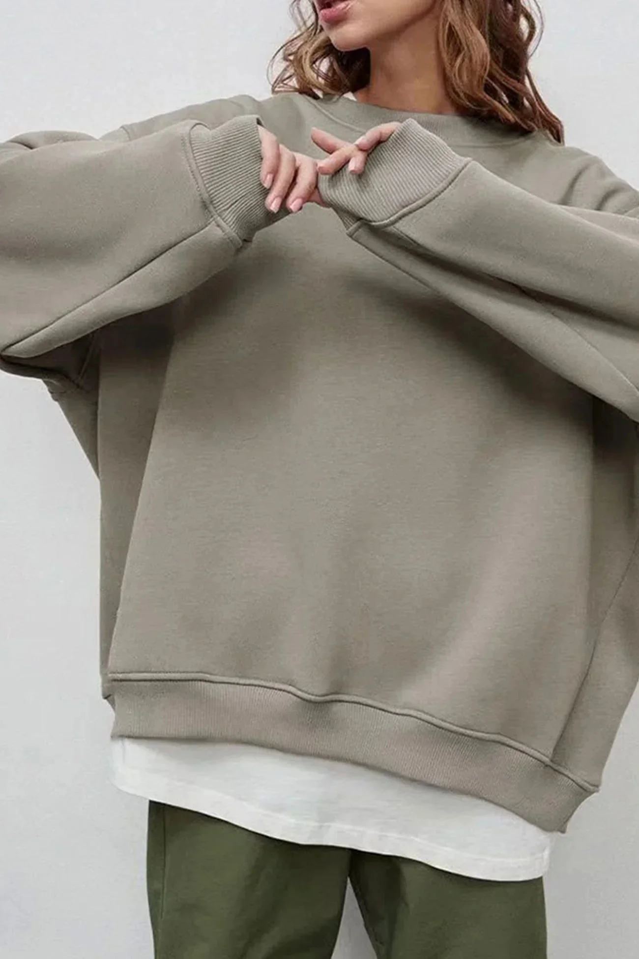 Women's Oversized sweatshirt with round neck - Image 6