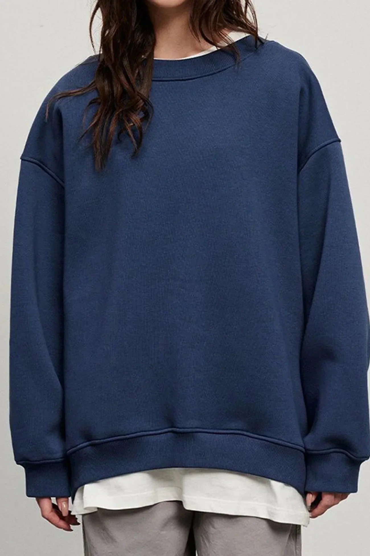 Women's Oversized sweatshirt with round neck - Image 8