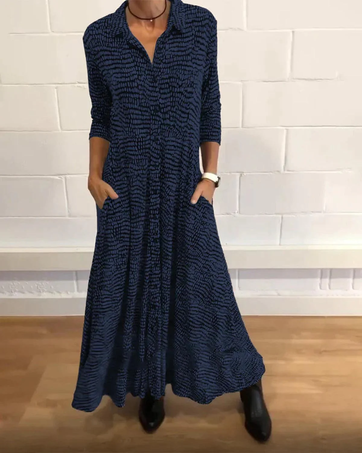 Long Relaxed Dress With V-Neck - Image 5