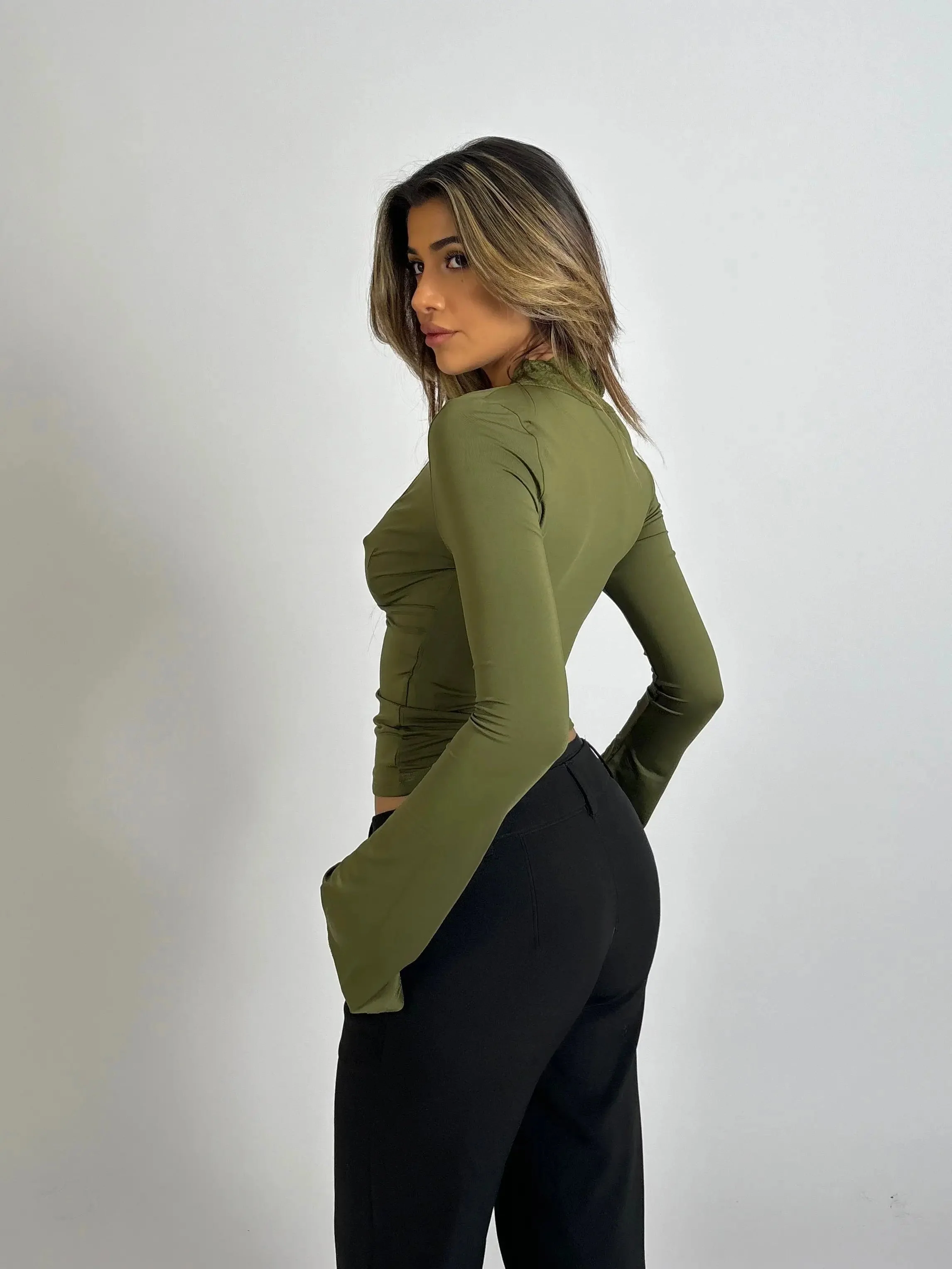Women's Feminine Long-sleeved top with lace - Image 4