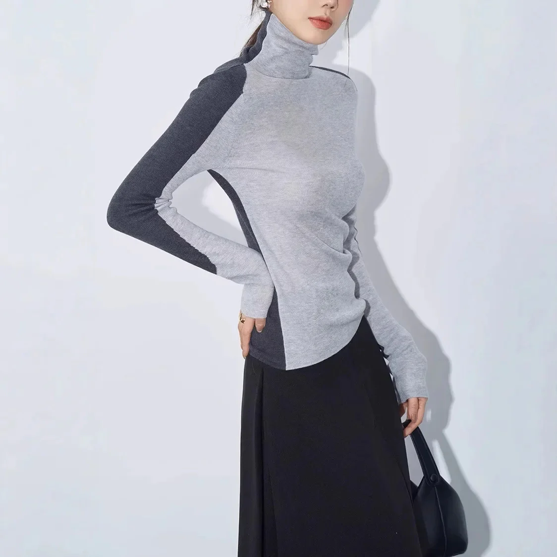 Mock Neck Contrast Sleeve Top - Image 4