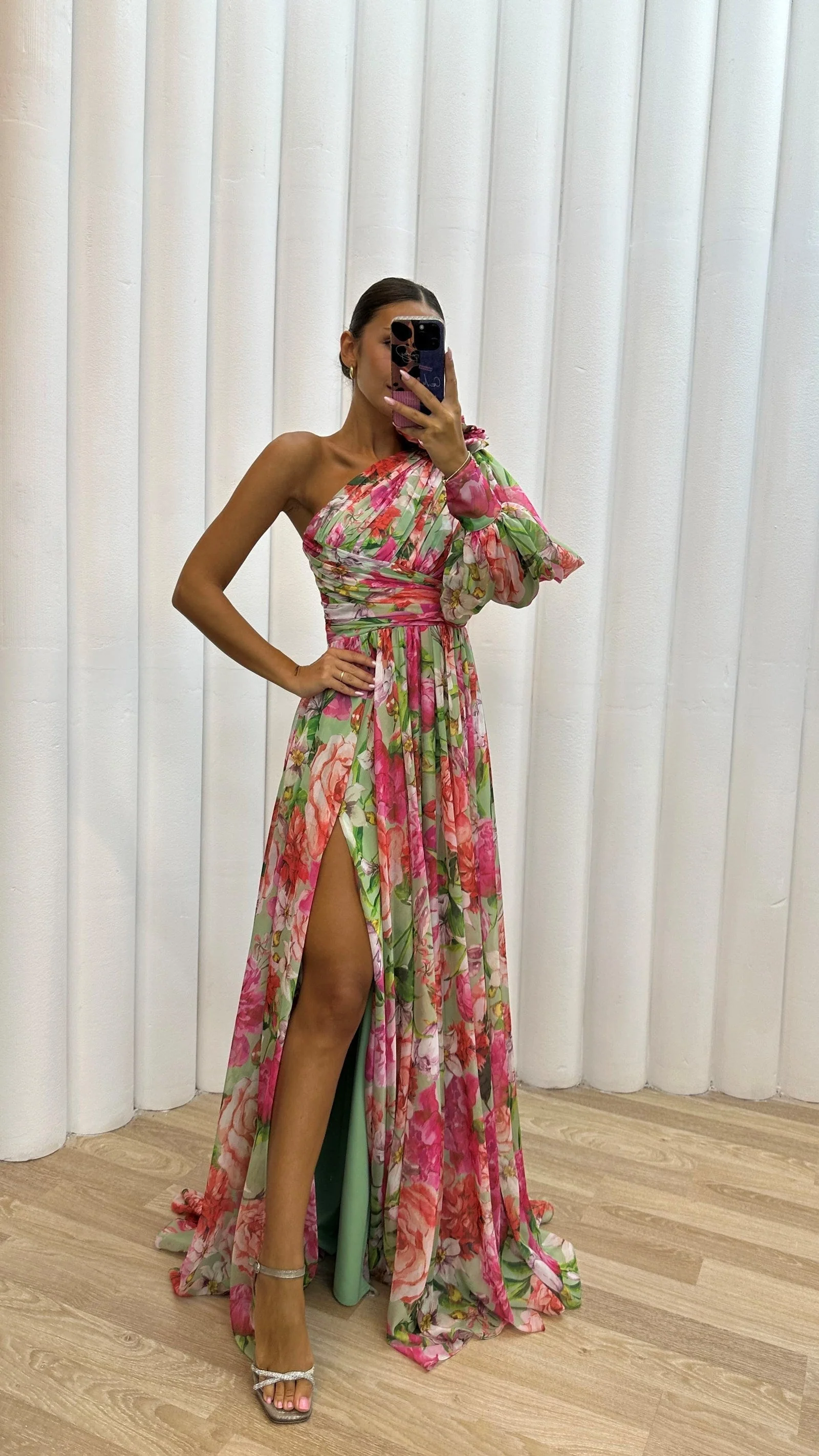 Elegant Flowy Shoulder Dress for Summer Events - Image 5