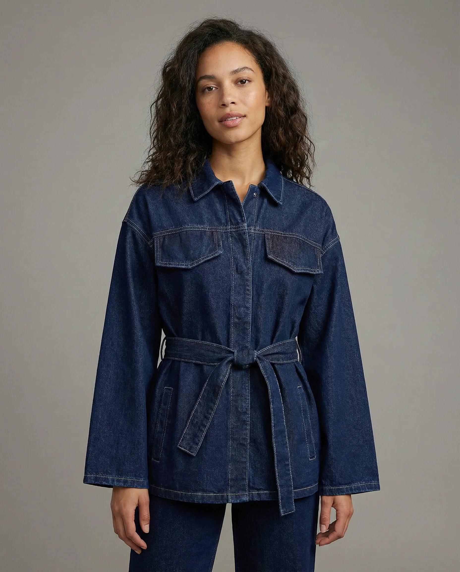 Women’s Belted Denim Utility Jacket with Structured Collar and Relaxed Fit - Image 4