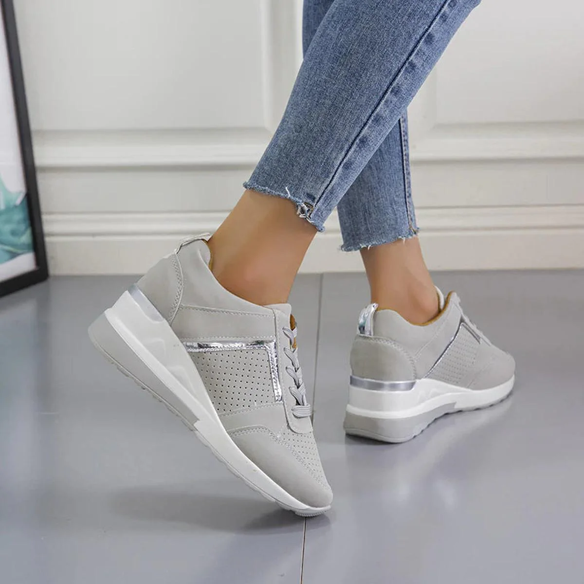 Women's Everyday Sneakers For Foot Pain Relief - Image 6