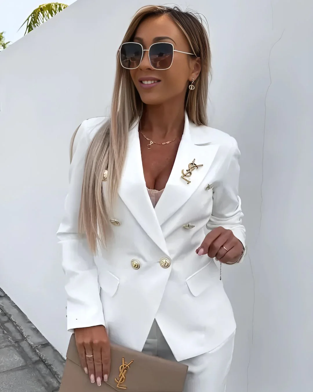 Sophisticated Double-Breasted Suit with Tailored Fit for Women - Image 10